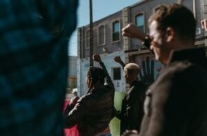 Manifestação de pessoas contra os motores Puretech